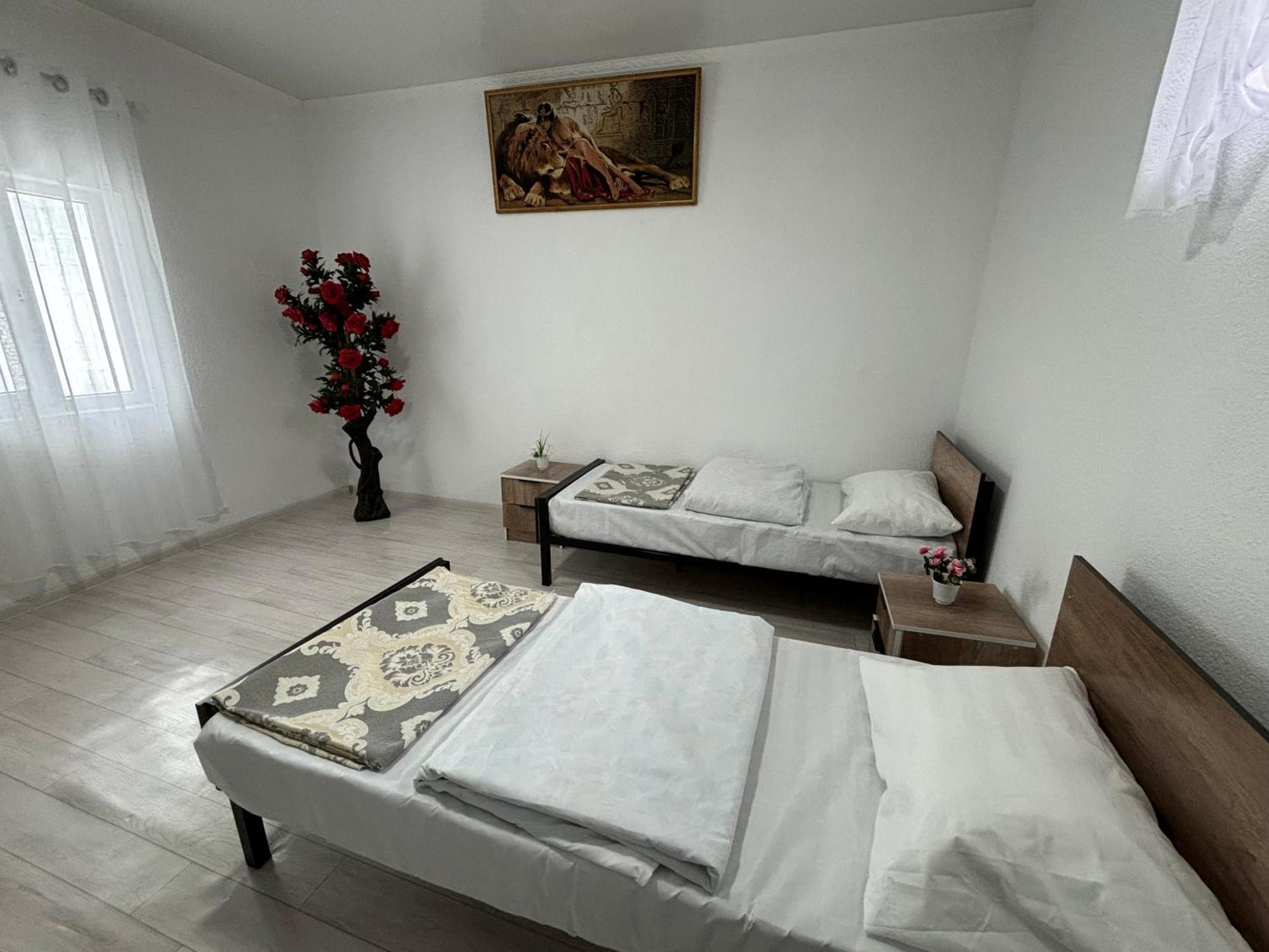 Hostel,Halal Хостел,Халал Tokmok Zewnętrze zdjęcie